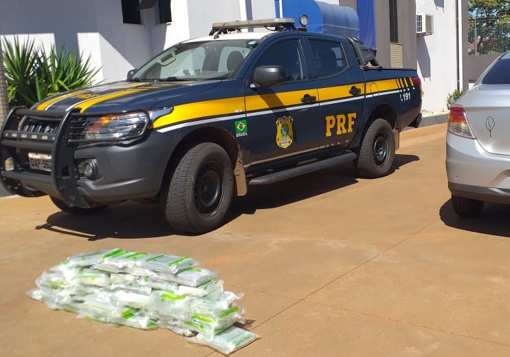 PRF apreende 30kg de cloridrato de cocaína na BR 262 - Divulgação/PRF