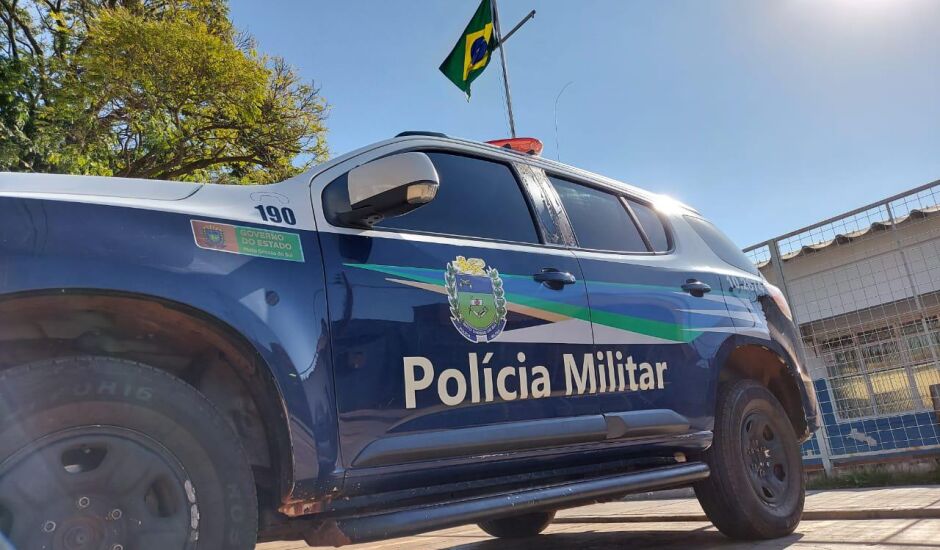 O autor arremessou a vítima de 29 anos do 2° andar pela escada de acesso do apartamento - Arquivo/JPNews