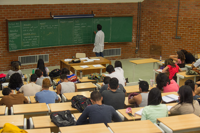 É possível escolher até duas opções de instituição, curso e turno entre as bolsas disponíveis - Imagem Ilustrativa