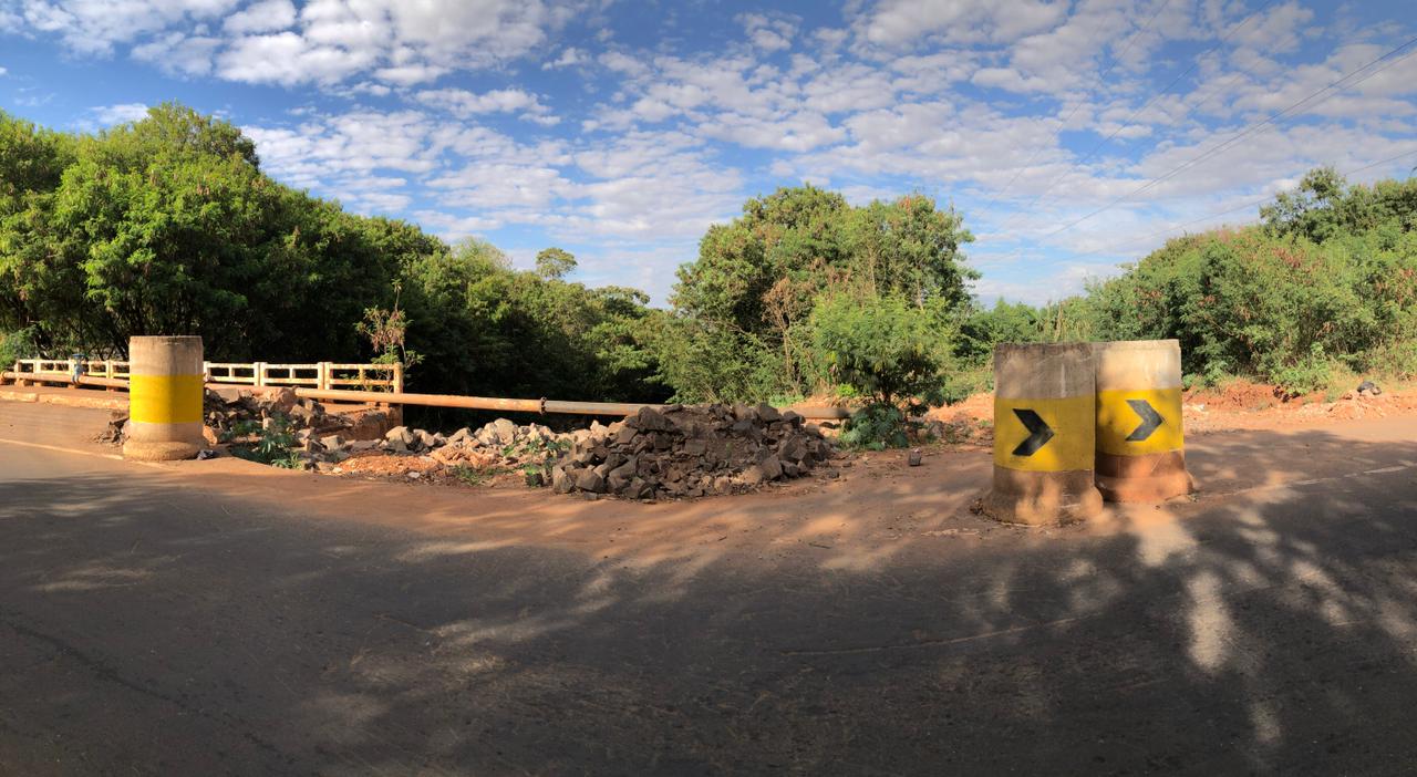 Com apenas uma via liberada, moradores e comerciantes aguardam conclusão da obra - Foto: Isabelly Melo