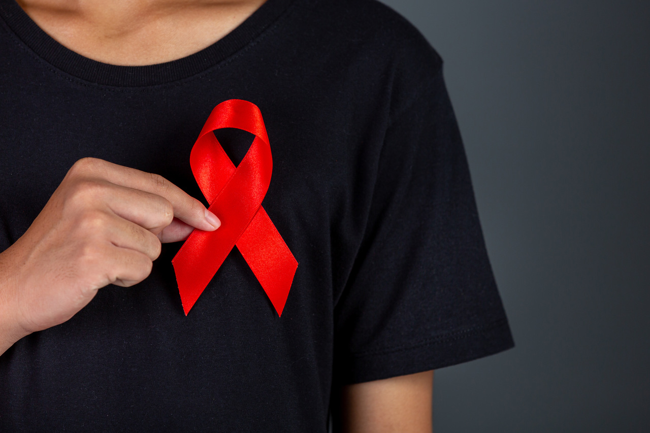 Pessoas infectadas com o HIV nem sempre desenvolvem AIDS - Foto: Divulgação<a href='https://br.freepik.com/fotos-vetores-gratis/fita'>Fita foto criado por jcomp - br.freepik.com</a>