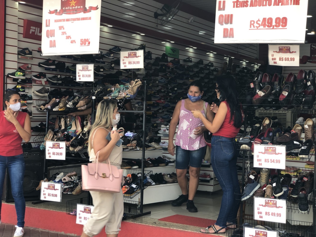 Lojistas decidem abrir ou não e shoppings funcionarão em horário normal - Foto: Isabelly Melo/CBN