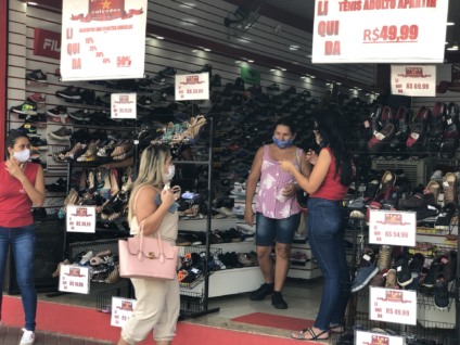 Lojistas decidem abrir ou não e shoppings funcionarão em horário normal - Foto: Isabelly Melo/CBN