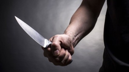 Os acusados queriam roubar R$ 4 mil, mas saíram com apenas R$ 20 após matar dois idosos a golpes de ferro, madeira e a facadas - Imagem ilustrativa