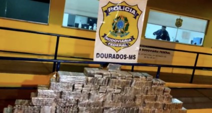 O condutor foi preso e confessou que faria o transporte da droga até São Paulo - Foto: Divulgação/PRF