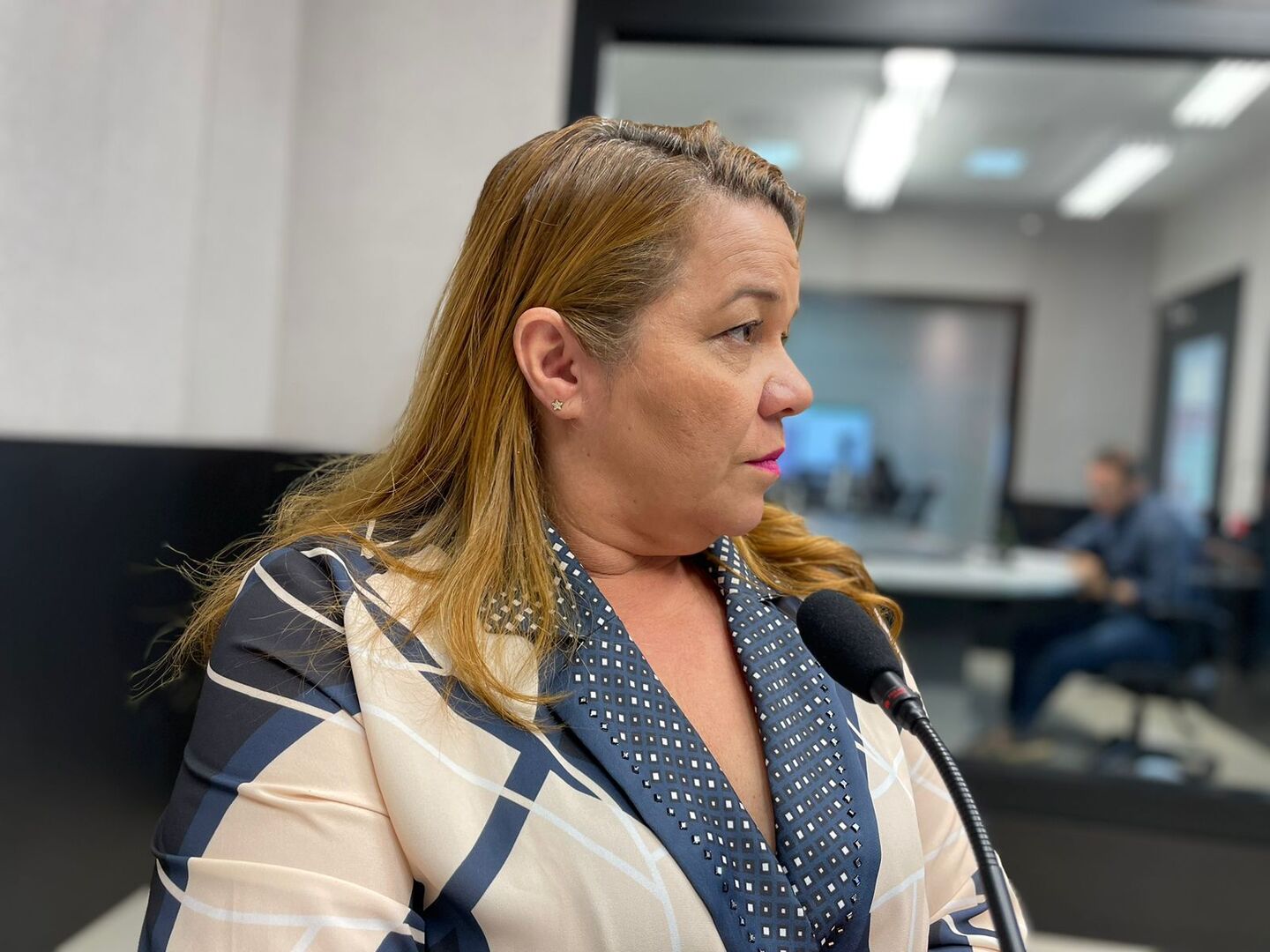 A professora universitária disse que é preciso dar autonomia tecnológica às escolas para atrair os jovens - Foto: Isabelly Melo/CBN CG