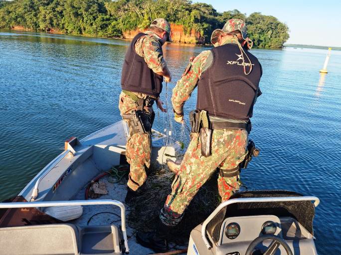 As redes de pesca apreendidas somam 1.000 metros - Divulgação