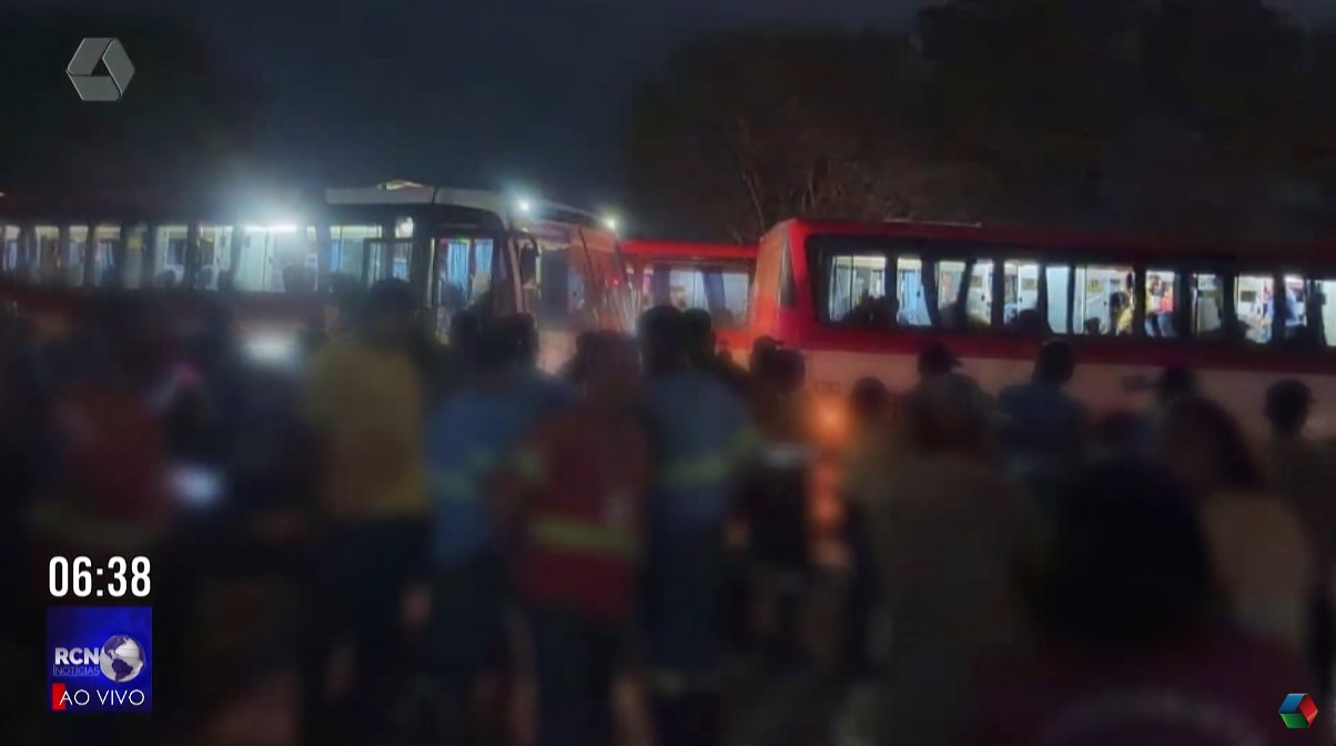 Homem dispara arma de fogo dentro de ônibus com funcionários de empresa de celulose