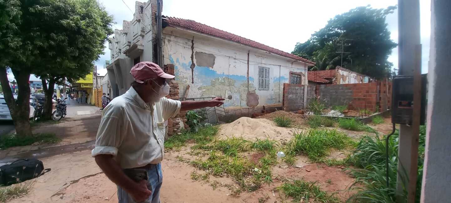 Construção abandonada na área central vem servindo de esconderijo para criminosos - Fonte: Alfredo Neto/RCN67