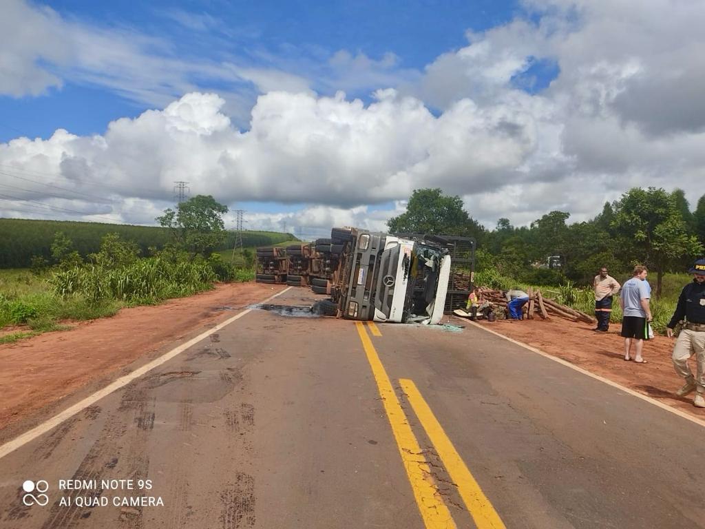 Trânsito da rodovia BR-262 está totalmente bloqueado