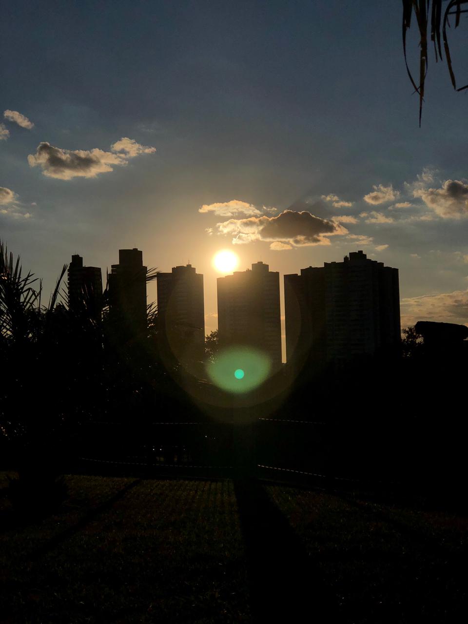 Segundo Inmet, massa de ar quente deve ganhar intensidade nos próximos dias. - Foto: Isabelly Melo