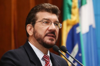 Renda será revertida ao poeta Emmanuel Marinho - Foto: Reprodução/Alems