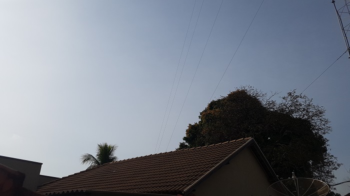 Céu cinzento devido a baixa umidade e temperatura elevada/RCN67 -