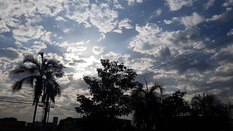 Nuvens predominam o céu e sol quase não aparece/RCN67 -