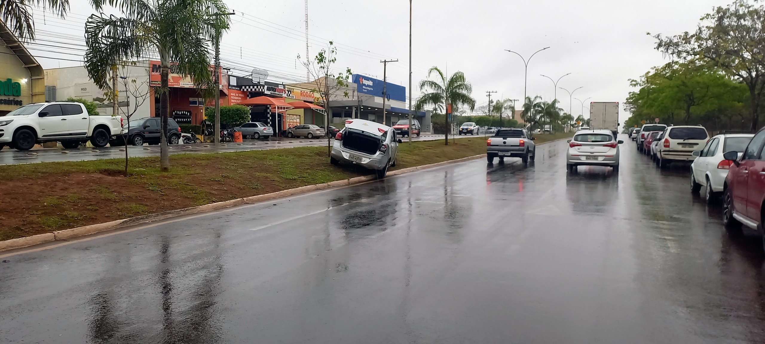 O acidente ocorreu na avenida Capitão Olyntho Mancini, cruzamento com a rua Jary Mercante - Alfredo Neto/JPNews