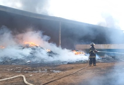 Incêndio teria começado em uma área isolada e rapidamente tomou conta de todo o local. - Foto: Alfredo Neto/JPNews