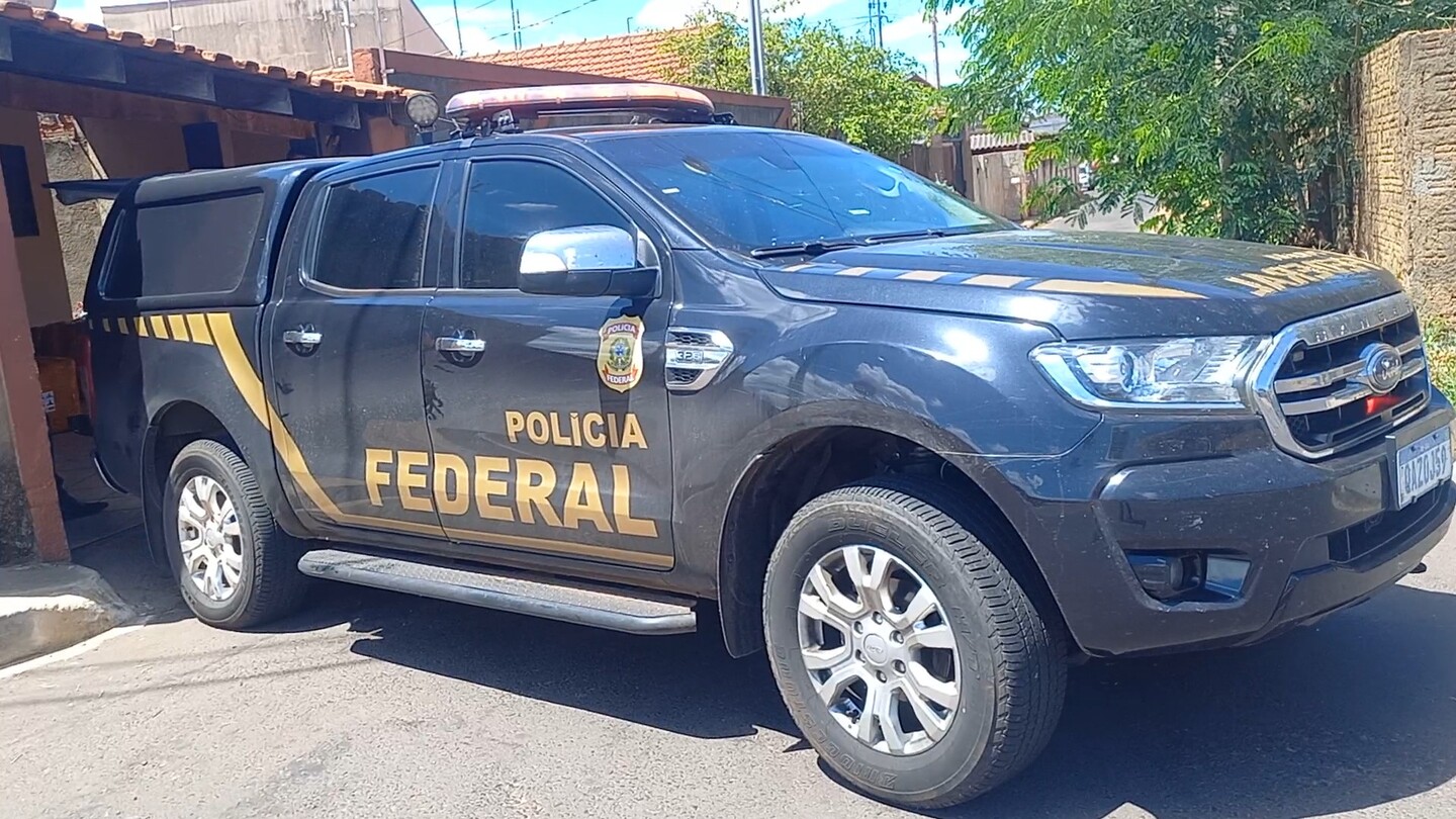 Alvo dos agentes federais foi uma residência no bairro Jardim Rodrigues, nesta segunda-feira (11). - Alfredo Neto/RCN67