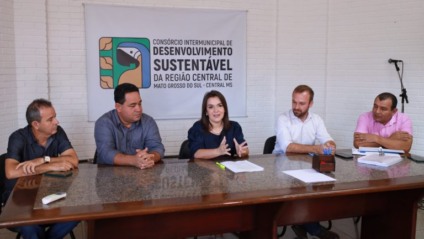 O Consórcio funciona com administração própria e autonomia. O objetivo é garantir para a população das cidades integrantes, mais agilidade na execução dos serviços públicos e na aquisição de bens que promovam geração de oportunidades, riquezas renda... - Foto:Divulgação/PREFCG