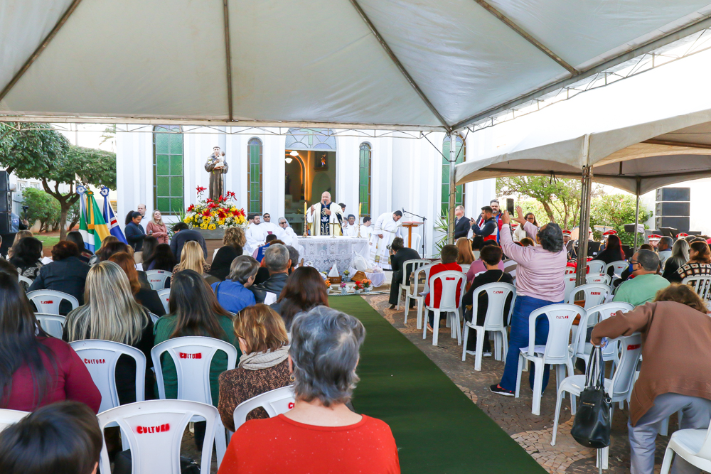 Comunidade católica se prepara para celebrar o Corpus Christi - Reprodução/TVC