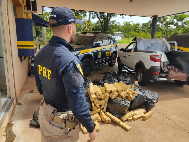 PRF apreende mais de 450kg de maconha com mulher em Três Lagoas - Divulgação/PRF