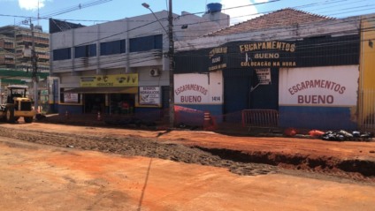 Lentidão nas obras e queda no faturamento obrigam empresário a fechar as portas por conta da falta de clientes na Rua Calógeras - Foto: Gerson Wassouf
