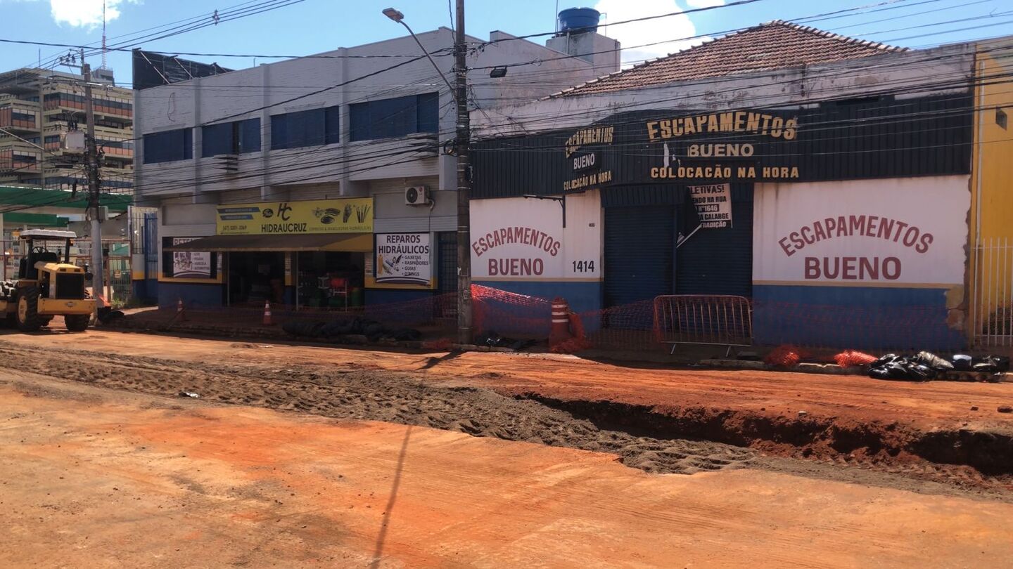 Lentidão nas obras e queda no faturamento obrigam empresário a fechar as portas por conta da falta de clientes na Rua Calógeras - Foto: Gerson Wassouf