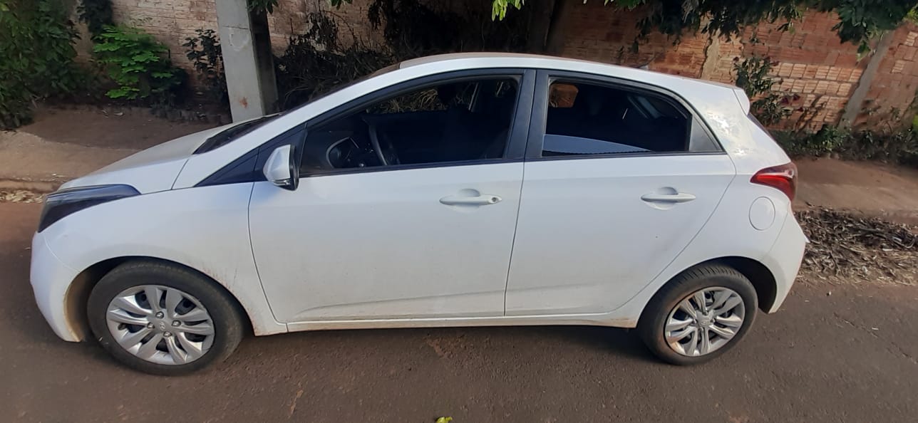 Carro furtado é recuperado pela PM - Divulgação/PM