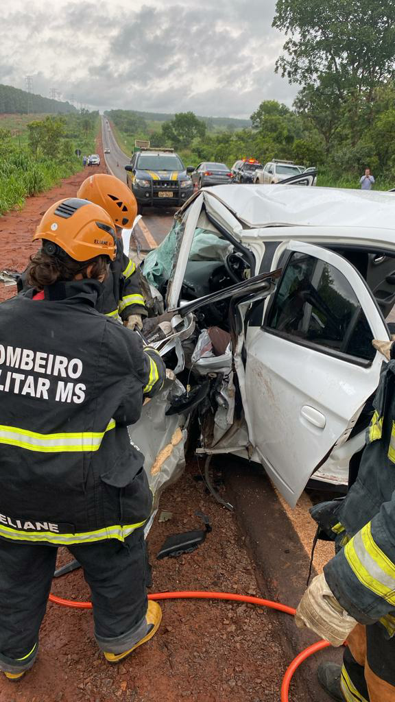 No momento do resgate não foi encontrado documentos e vítima fatal ainda não foi identificada - Fonte: Divulgação/ Corpo de Bombeiros