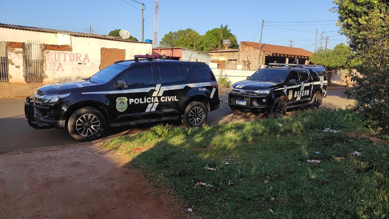 Os dois presos foram conduzidos para a 1ª Delegacia de Polícia de Três Lagoas, para serem interrogados e indiciados - Divulgação