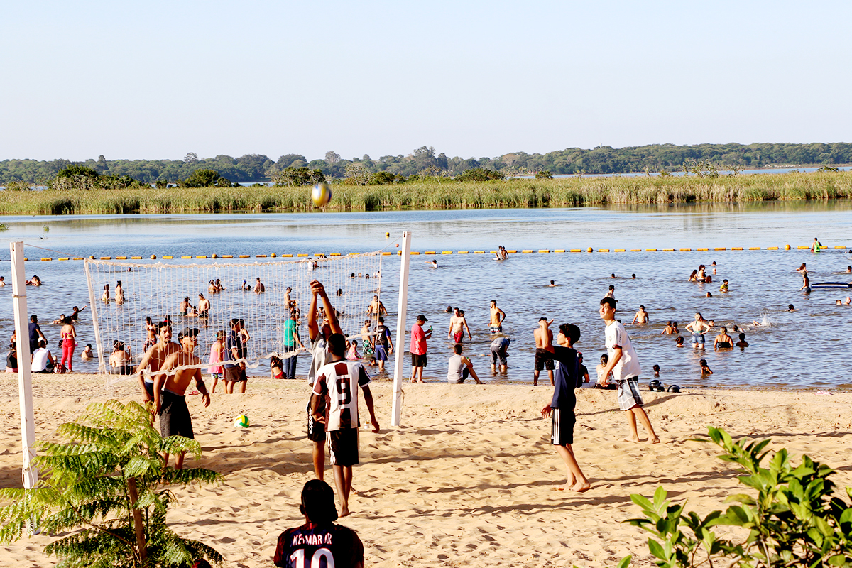 Balneário Municipal > de Três Lagoas fica às margens do rio Sucuriú - arquivo