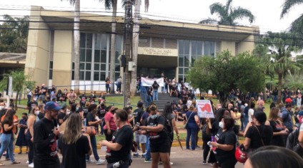 Educadores cobram 33,24% de aumento salarial para 2022, após dois anos sem aumento - Foto: CBN Campo Grande Educadores cobram 33,24% de aumento salarial para 2022, após dois anos sem aumento - Foto: CBN Campo Grande
