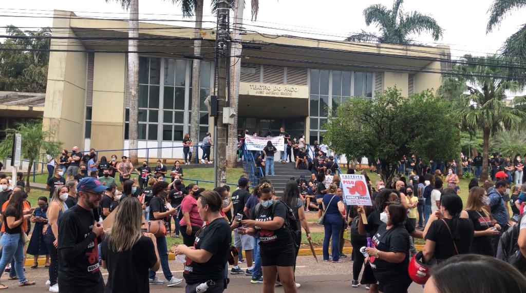 Educadores cobram 33,24% de aumento salarial para 2022, após dois anos sem aumento - Foto: CBN Campo Grande