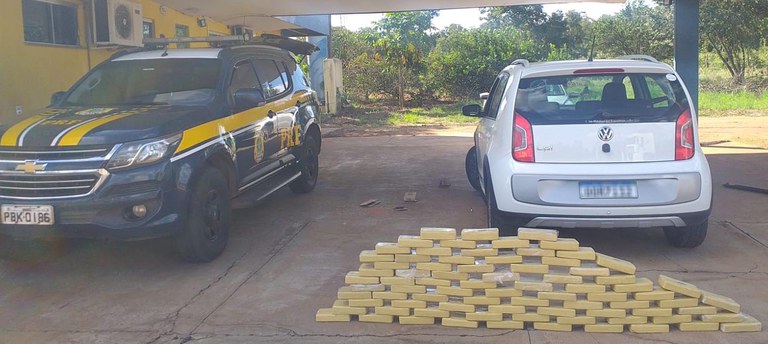 PRF apreende cocaína em carro com casal e duas crianças - Divulgação/PRF