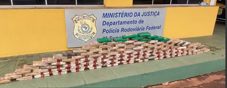 O condutor disse ter recebido a carreta em Campo Grande (MS) e deveria entregá-la em Minas Gerais - PRF/MS