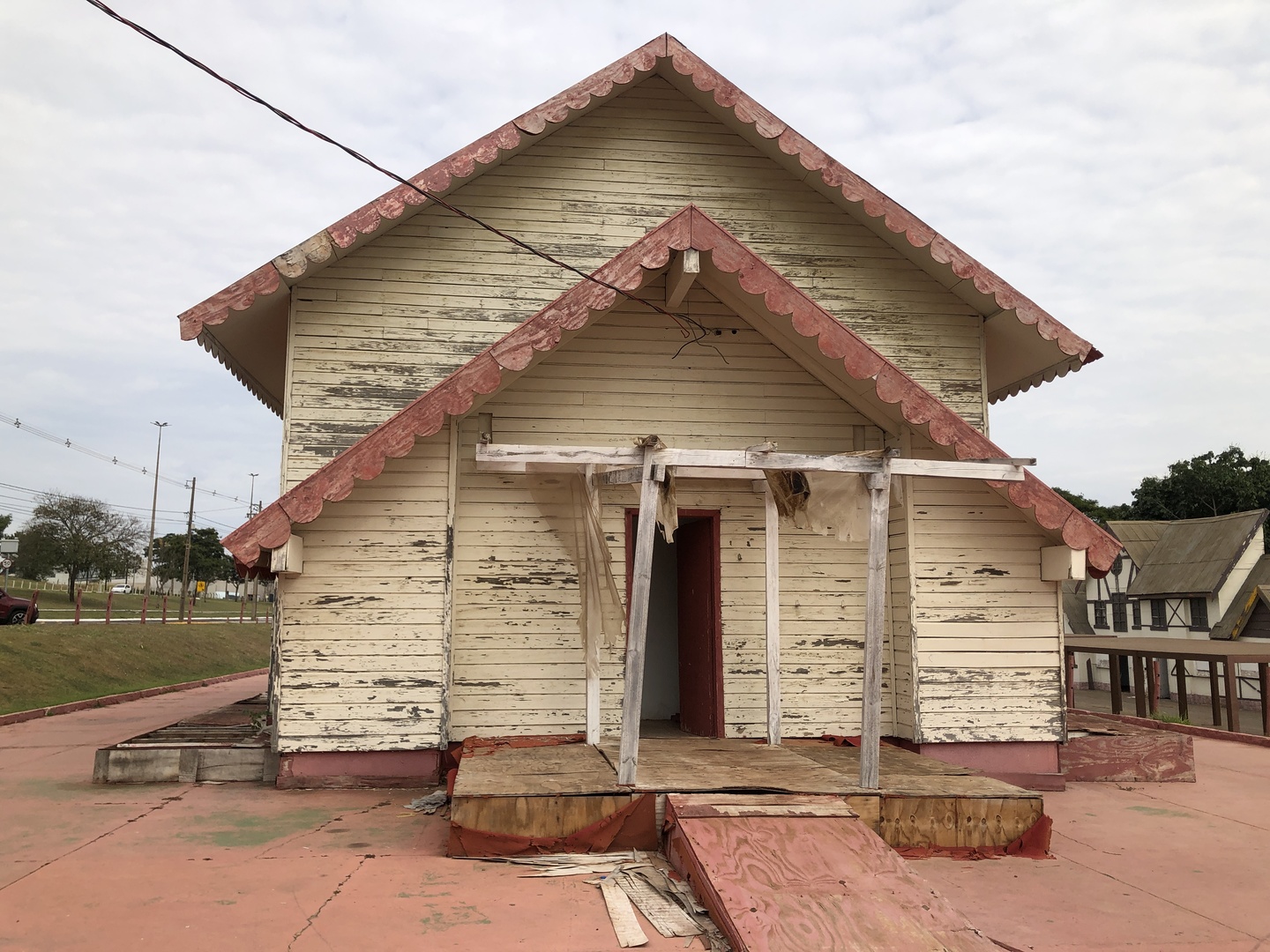 Casas que compõem ponto turístico estão depredadas. - Foto: Isabelly Melo