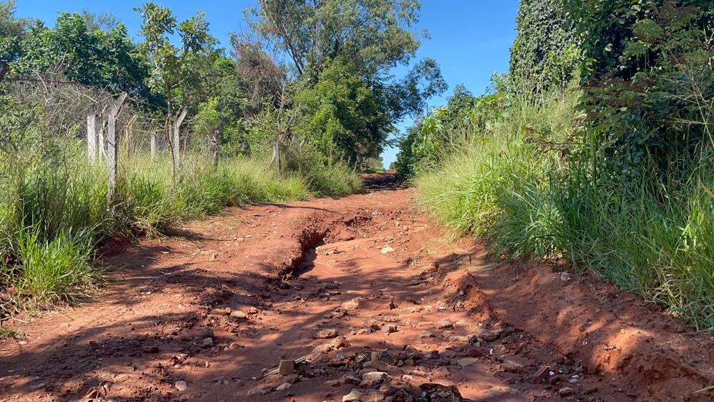 Há mais de 20 anos moradores da Chácara dos Poderes pedem melhorias na infraestrutura - Foto: Ingrid Rocha/CBN