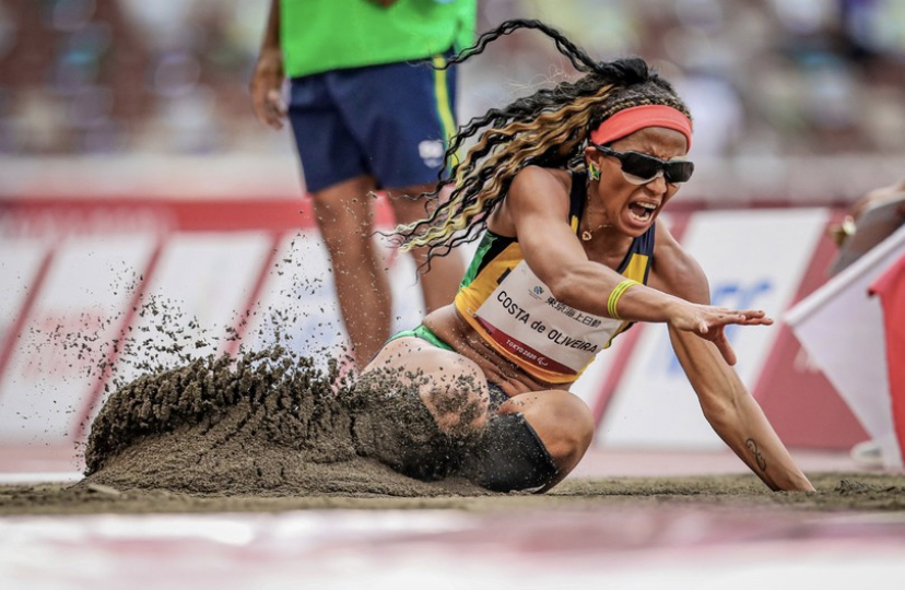 Três-lagoense é bicampeã olímpica no salto em distância na classe T11 - Foto: Wander Roberto