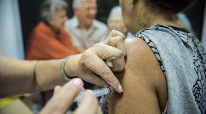 SES faz alerta e pede para que população se vacina contra o novo coronavírus. - Foto: Reprodução/Agência Brasil