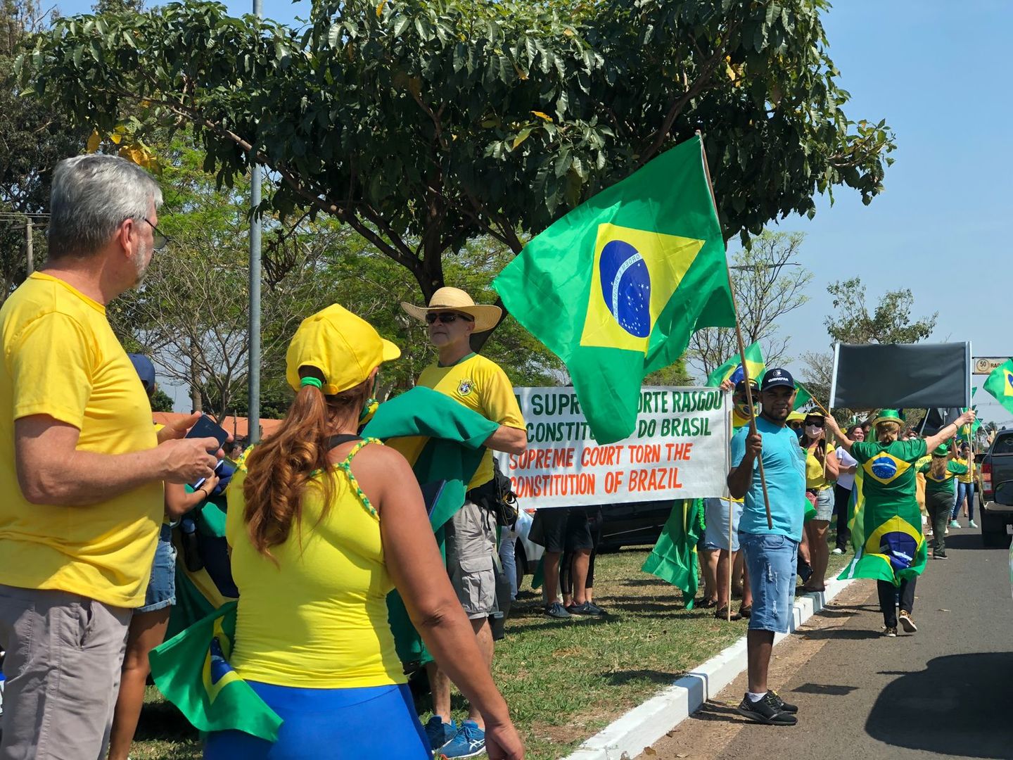 Mais de cinco mil pessoas vão as ruas a favor do presidente Bolsonaro - Foto: Isabelly Melo/CBN