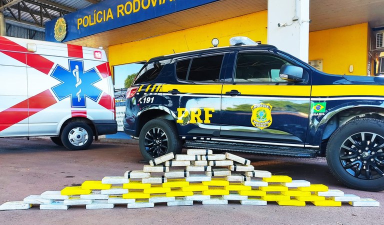 45 kg de cloridrato e 17 kg de pasta base de cocaína foram encontrados na ambulância