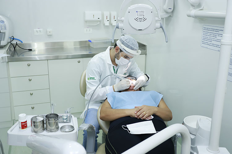 O Programa Sorrindo no Campo conta com um caminhão equipado para realizar procedimentos de rotina - Divulgação Senar/MS