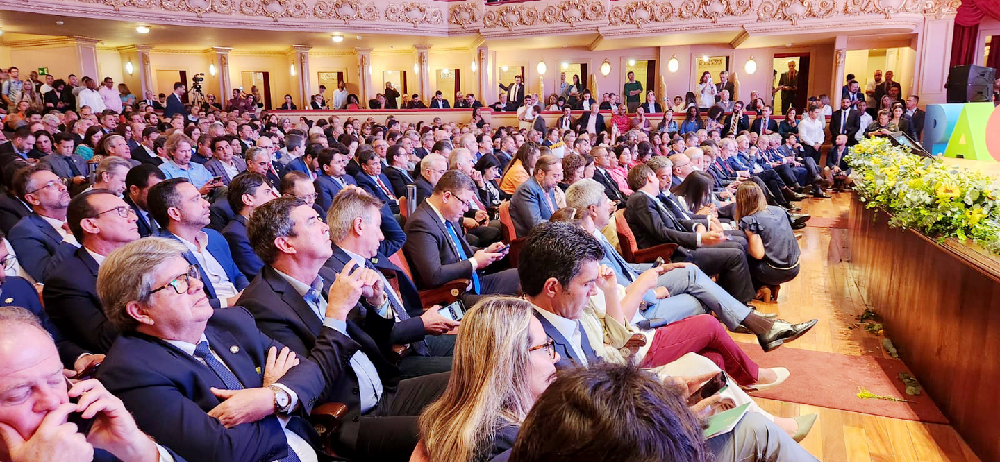 Lançamento do PAC foi acompanhado por governadores, entre eles, Eduardo Riedel - Divulgação