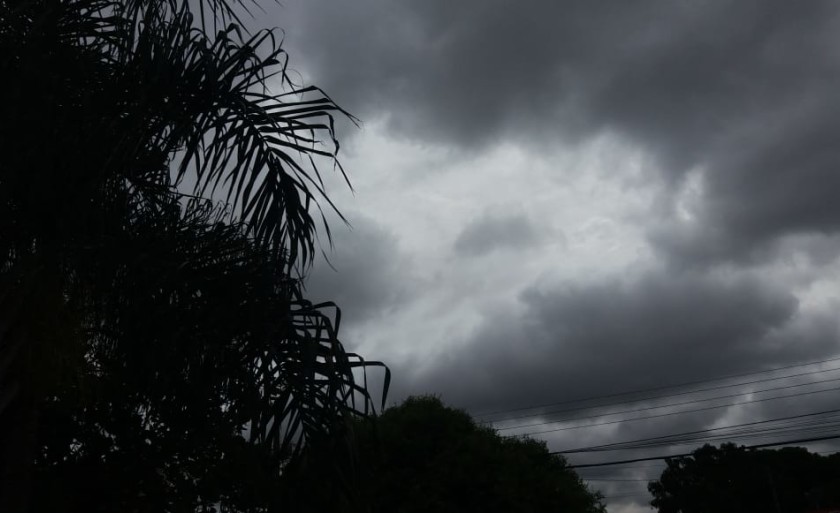 Fim de semana também deve ser de céu nublado e previsão de chuva a qualquer hora - Reprodução