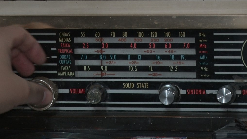 Levantamento mostra que 80% da população dessas regiões ouvem rádio - Reprodução/TVC HD