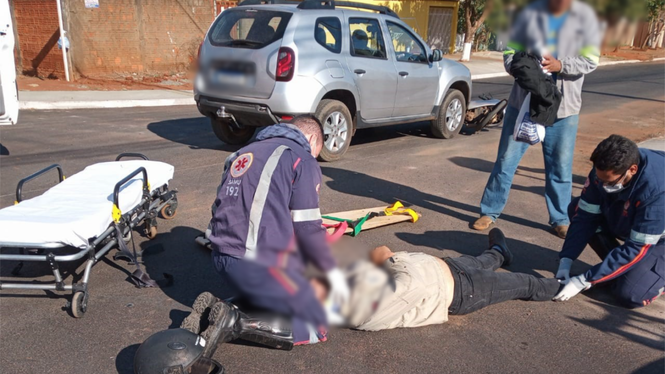 Homem fica ferido após atravessar preferencial e acabar sendo atingido na lateral por SUV - Alfredo Neto/JPNews