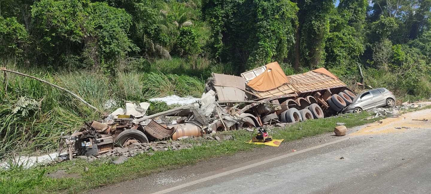 Primeiras informações são de que uma pessoa morreu no local. - Foto: Juliana Baraldi