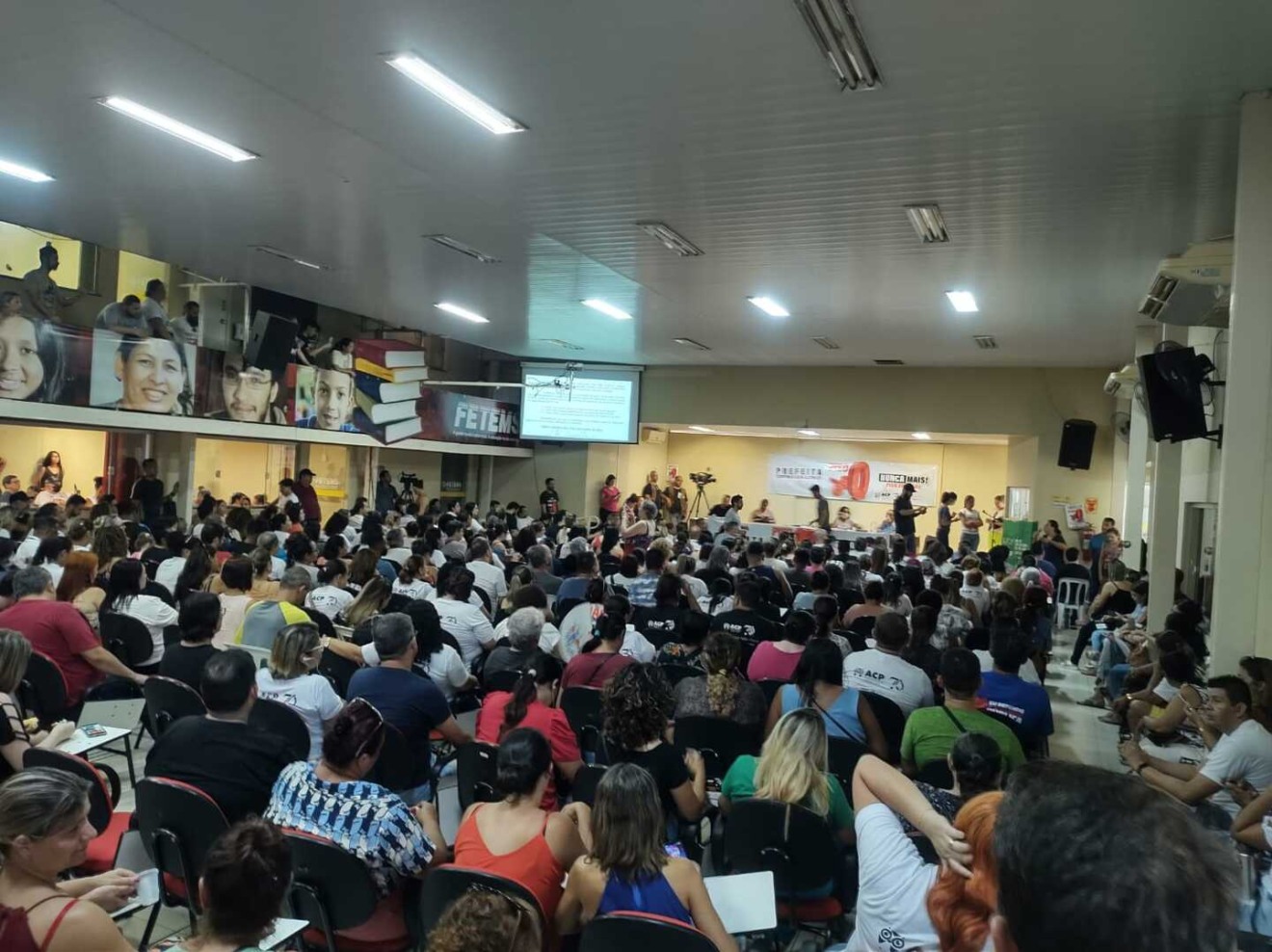 Professores rejeitam proposta da prefeitura em assembleia - Foto: Bruno Nascimento/ CBN CG