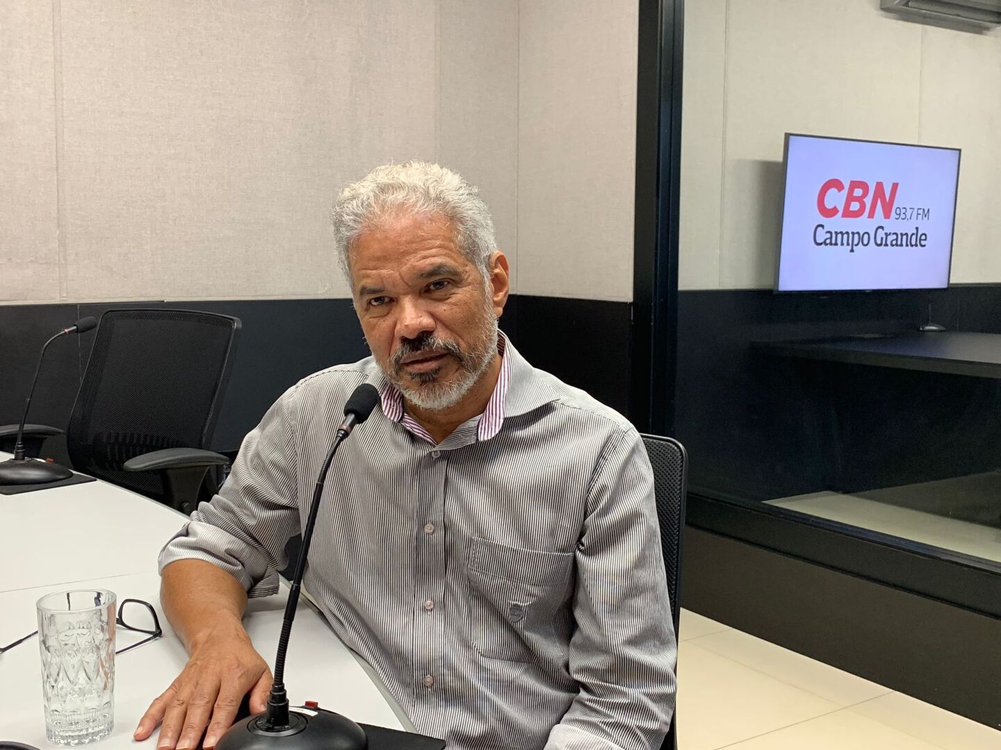 Colunista Adilson Trindade em entrevista à CBN Campo Grande - Foto: Duda Schindler/CBN-CG