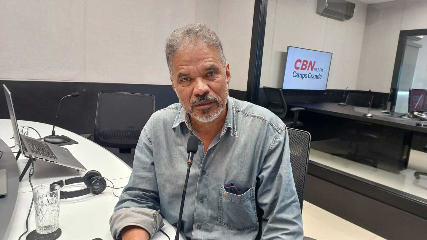 Colunista Adilson Trindade, durante Jornal CBN Campo Grande - Foto: LSSCom/CBN-CG