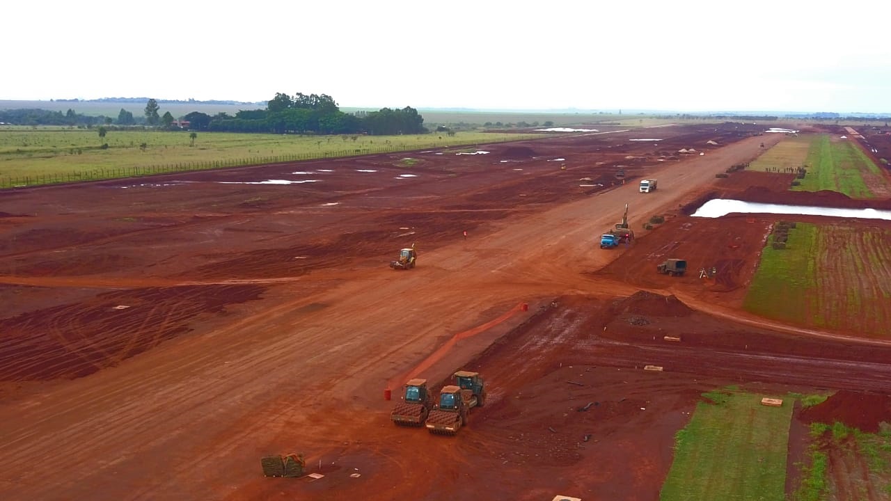 Serviço de terraplanagem e ampliação da pista no aeroporto de Dourados - Chico Ribeiro/Subcom